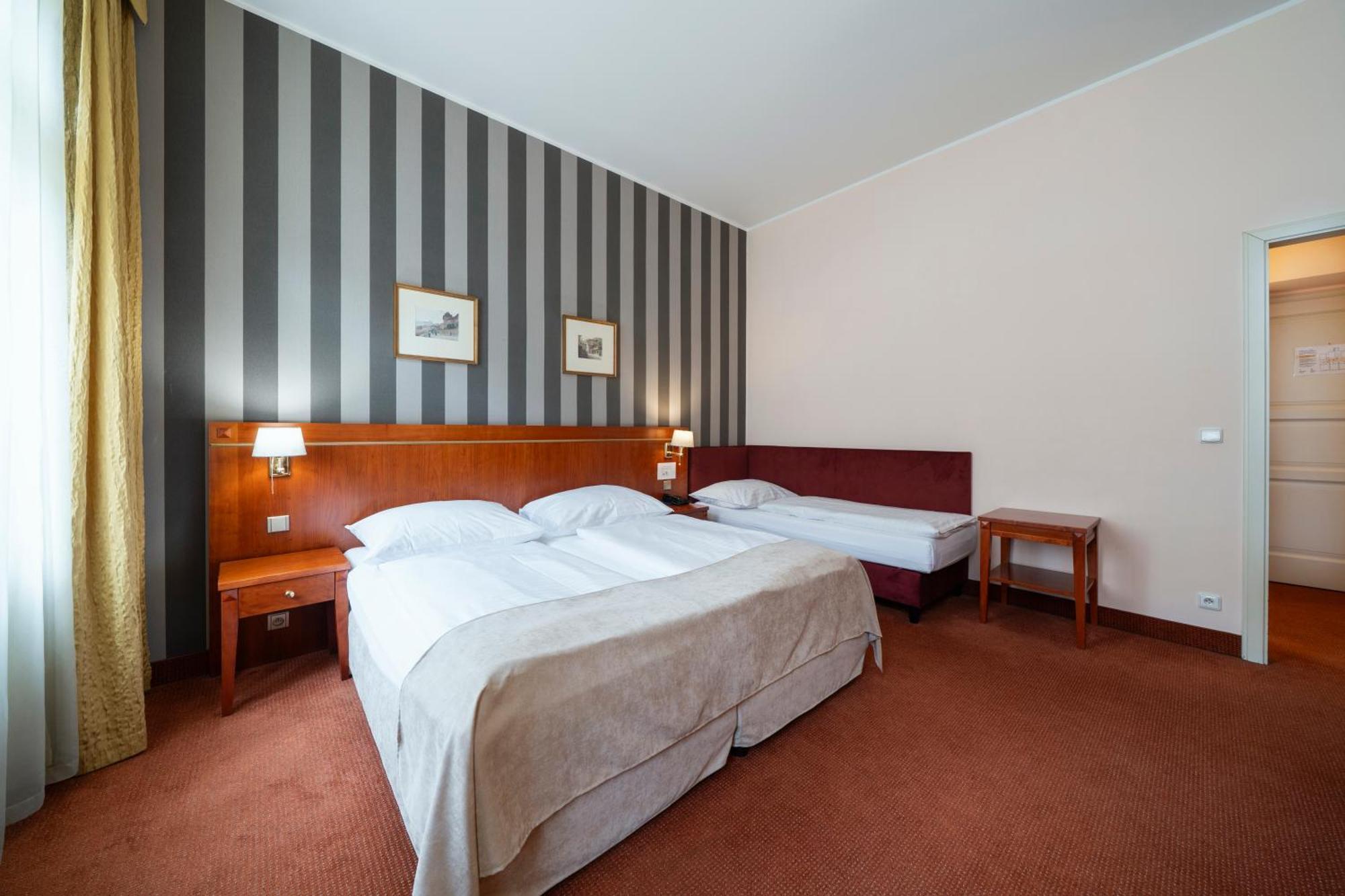 Hotel Raffaello Prague Exterior photo
