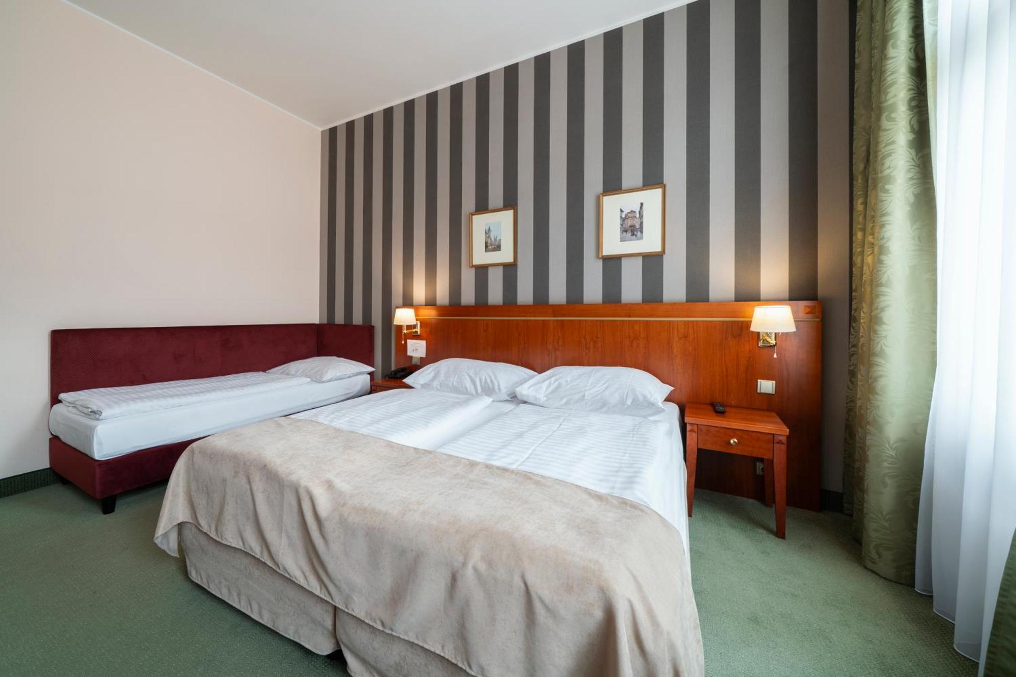 Hotel Raffaello Prague Exterior photo
