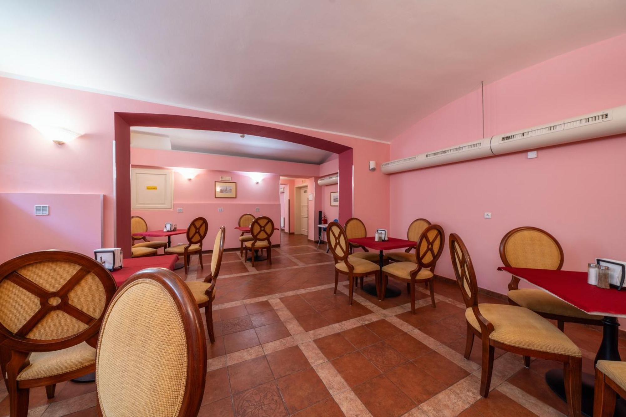 Hotel Raffaello Prague Exterior photo