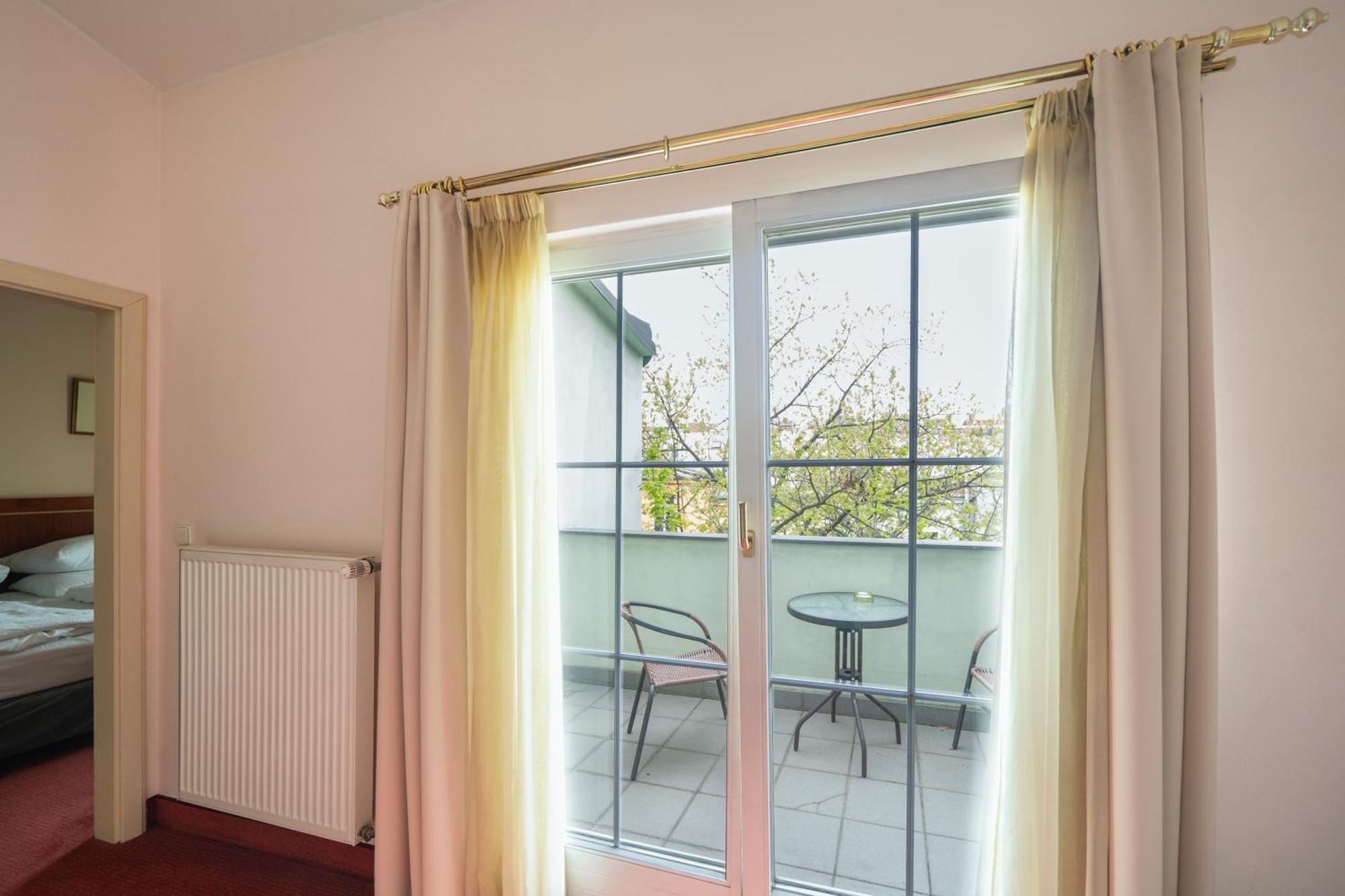 Hotel Raffaello Prague Exterior photo