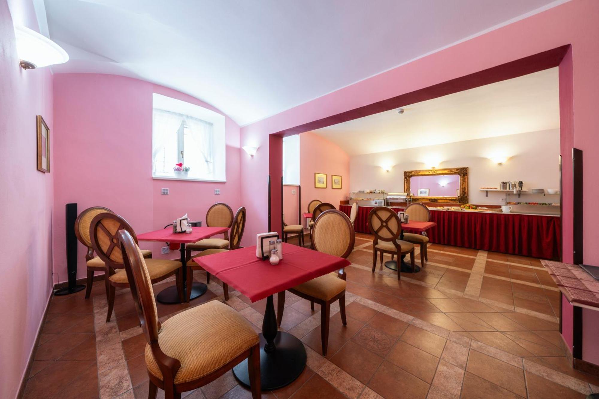 Hotel Raffaello Prague Exterior photo