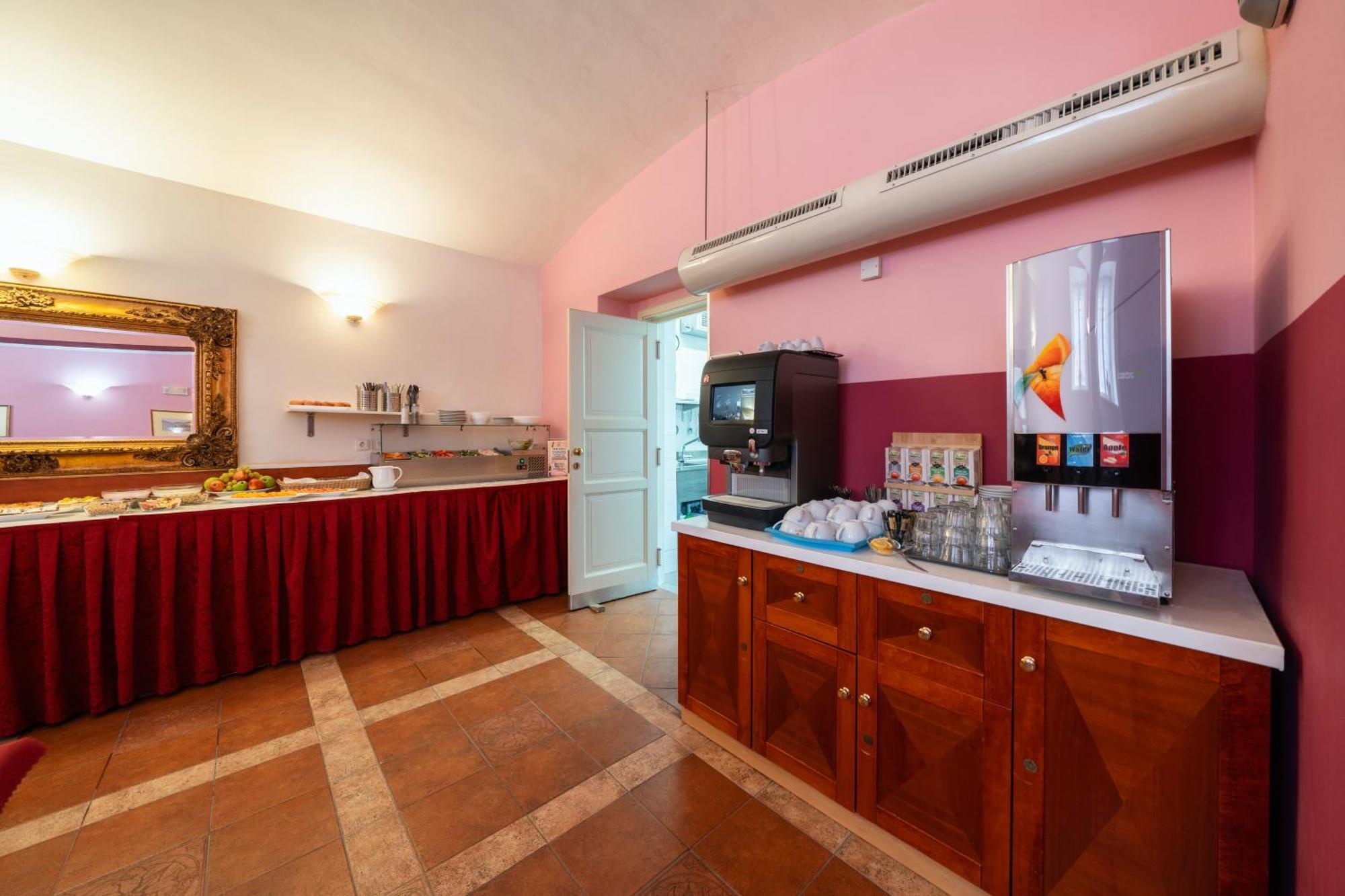 Hotel Raffaello Prague Exterior photo